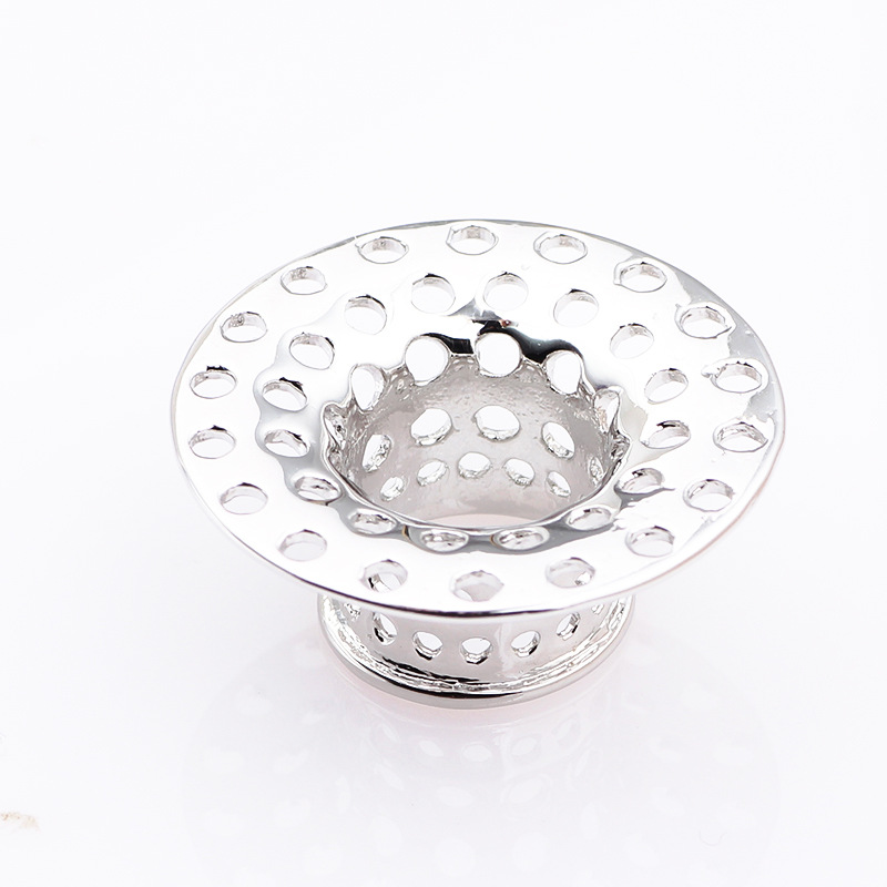 16G labret stud size and finish detail
