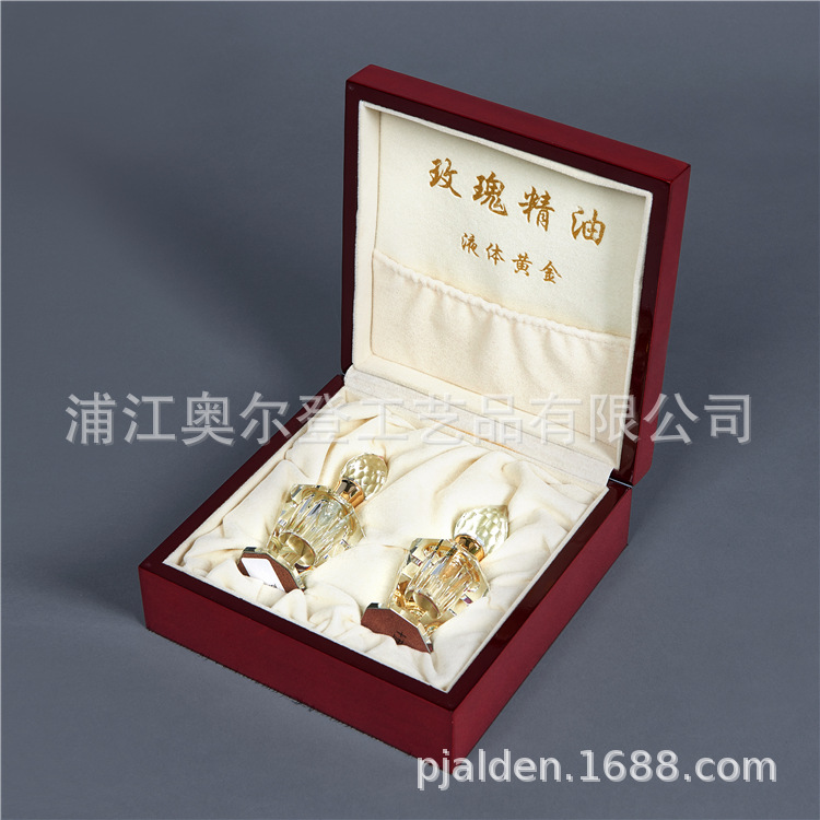 Factory direct sales of high-end square flip-top crystal perfume bottle, wooden box set, perfume essential oil gift, wooden packaging detail image 2