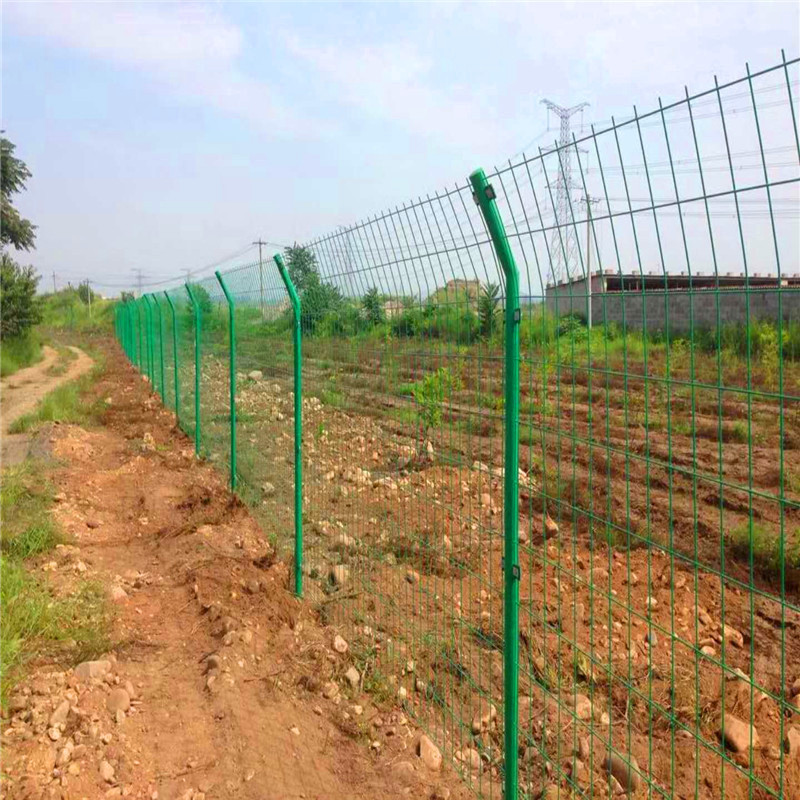 浸塑护栏网 1.8*3米  铁丝网围栏  公路护栏网