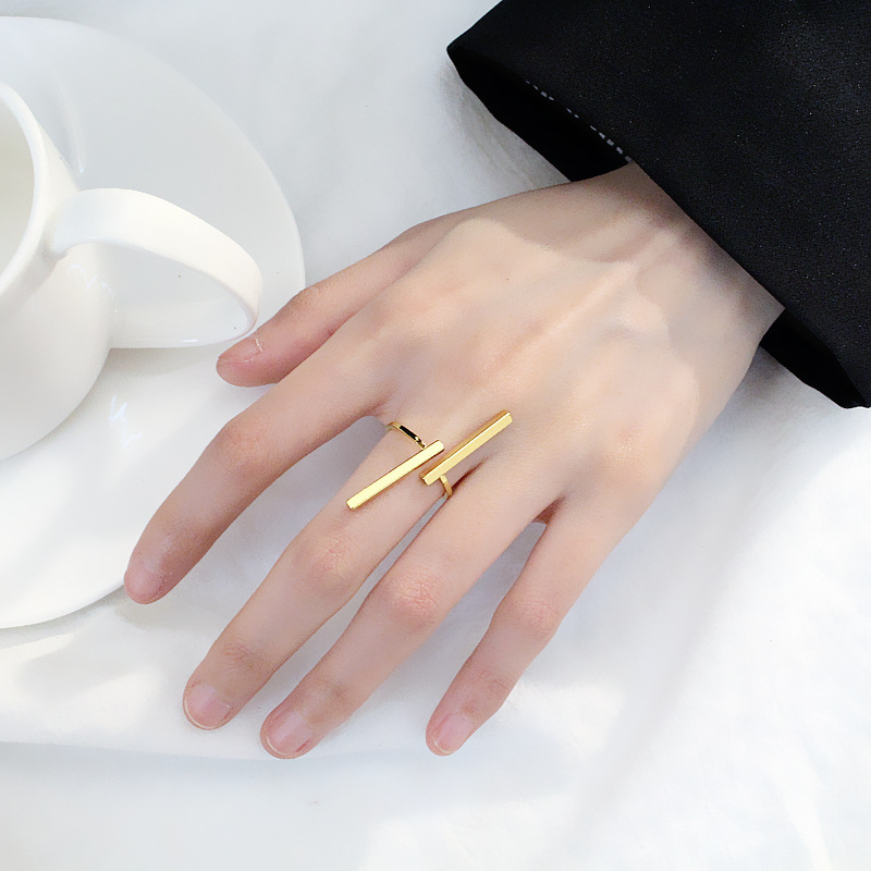 Elegant Geometric Tail Ring