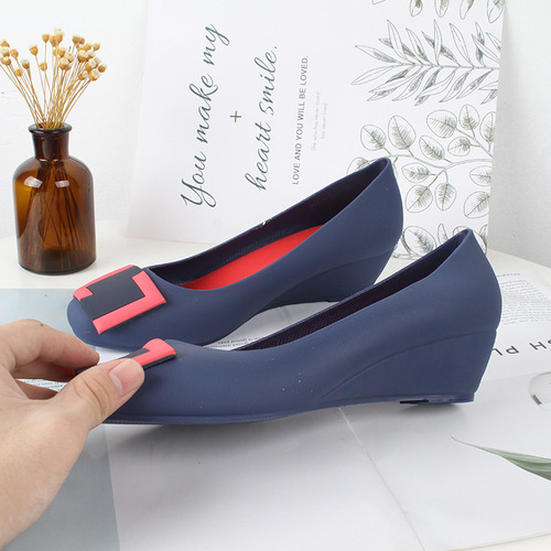 New Fashion Women's Summer Slip-on Shoes with Platform Round Toe and Square Button, Casual Packable Heels for Indoor and Outdoor Wear