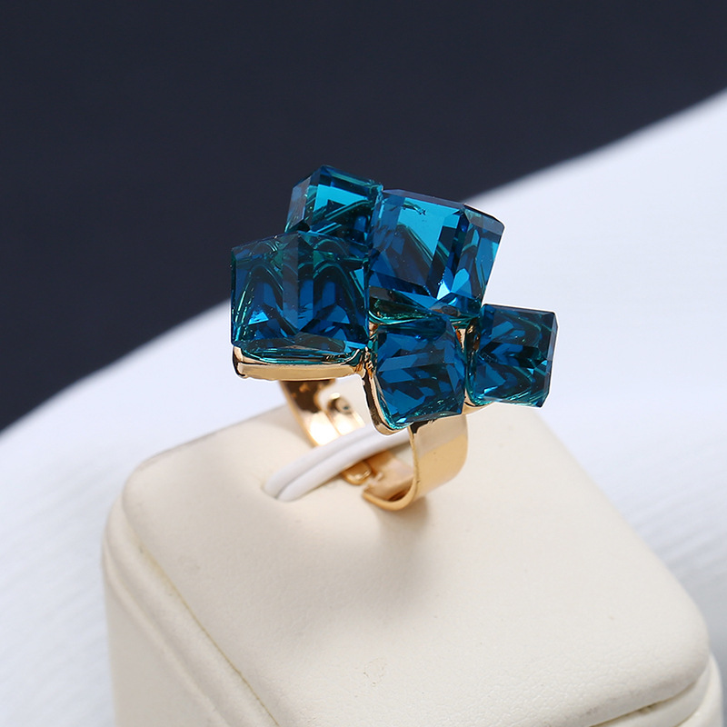 1 Piece Retro Square Alloy Austrian Crystal Women's Rings display picture 5