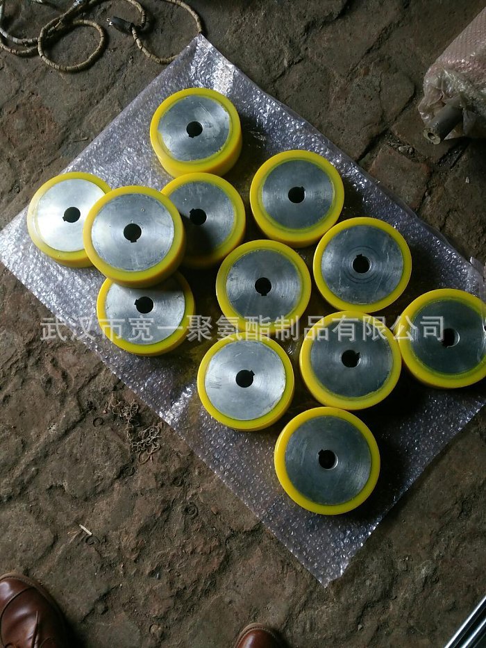 供应湖北聚氨酯滚轮包胶加工，武汉聚氨酯胶轮包胶加工