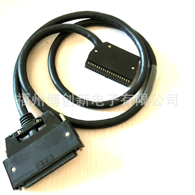 三菱PLC连接线 K40NF-1.5M-101 线缆长1米 K40NF-1M-101