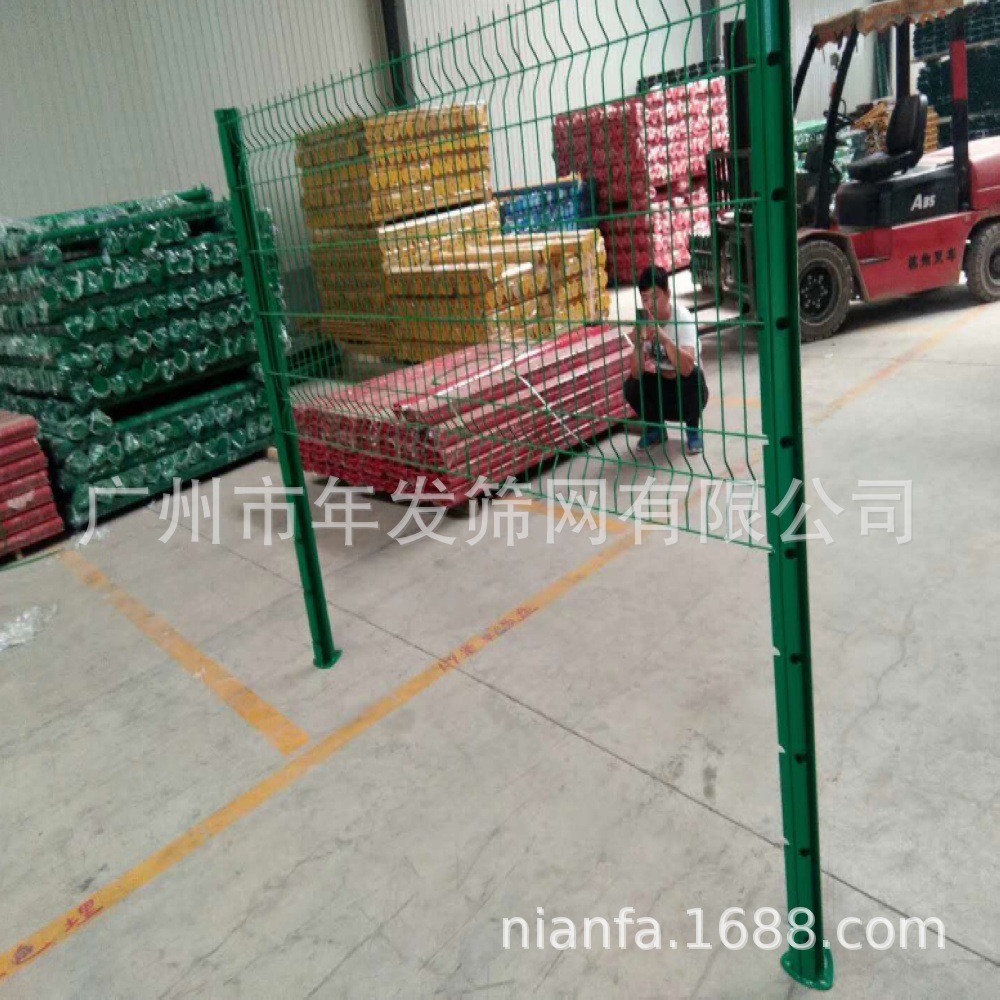 三角折弯护栏 市政护栏网现货出售 绿色浸塑网片护栏