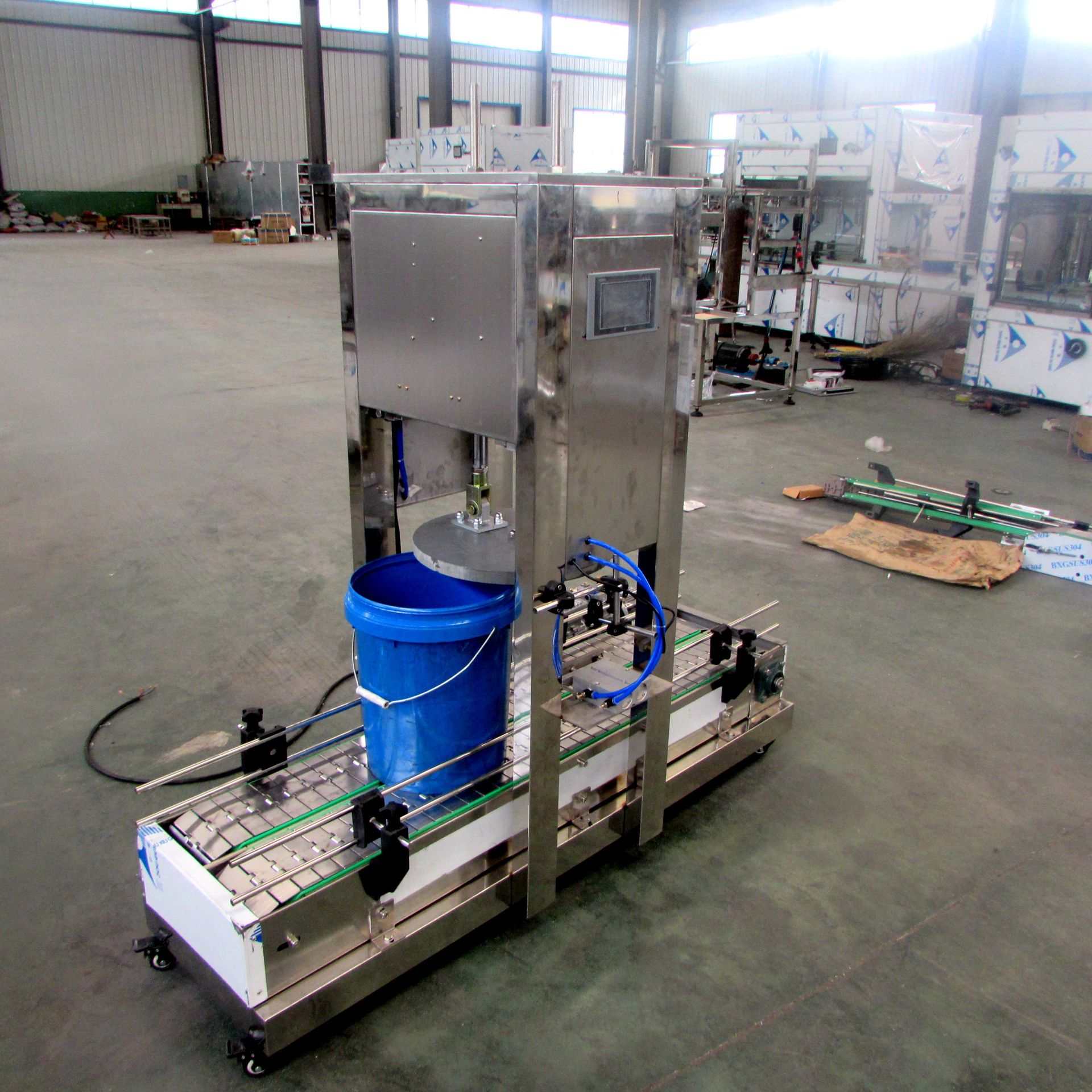 厂家供应全自动中桶压盖机 塑料化工桶封盖机 广口桶封口机