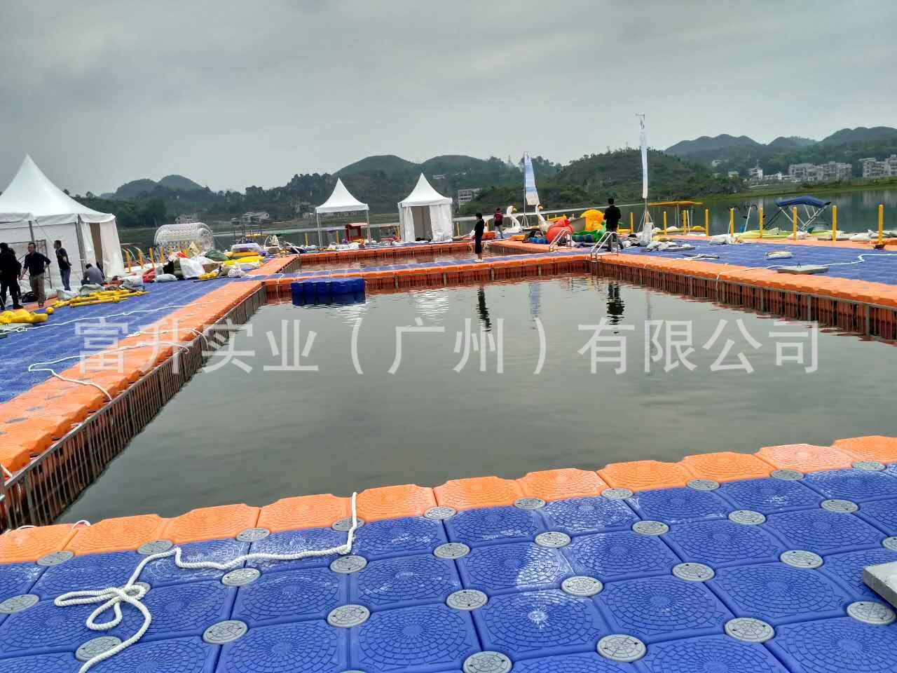 塑料浮筒厂家设计建造户外水上漂浮游泳池 海滨浴场浮台 游船码头-阿里巴巴
