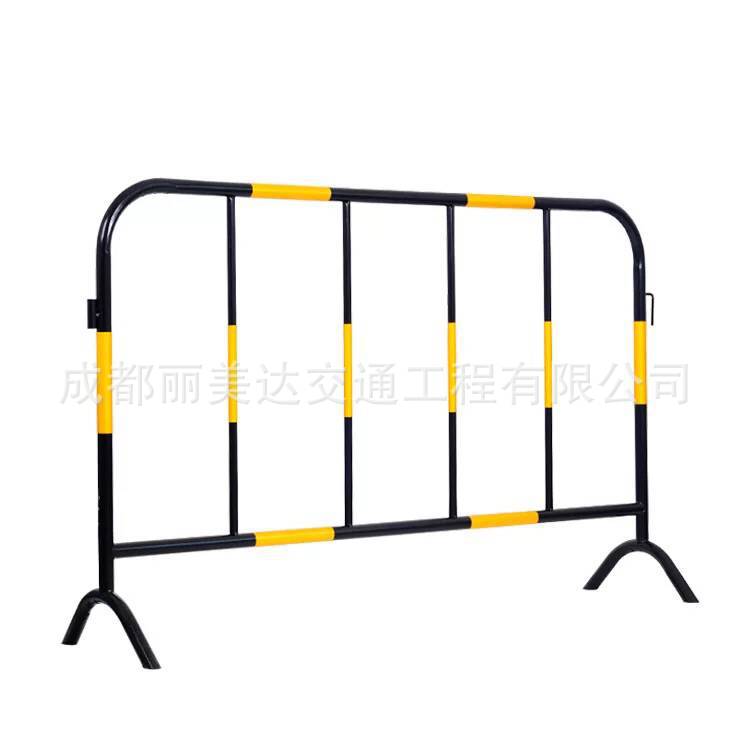 成都铁马护栏市政道路护栏黄黑护栏施工围栏交通铁马护栏交通设施