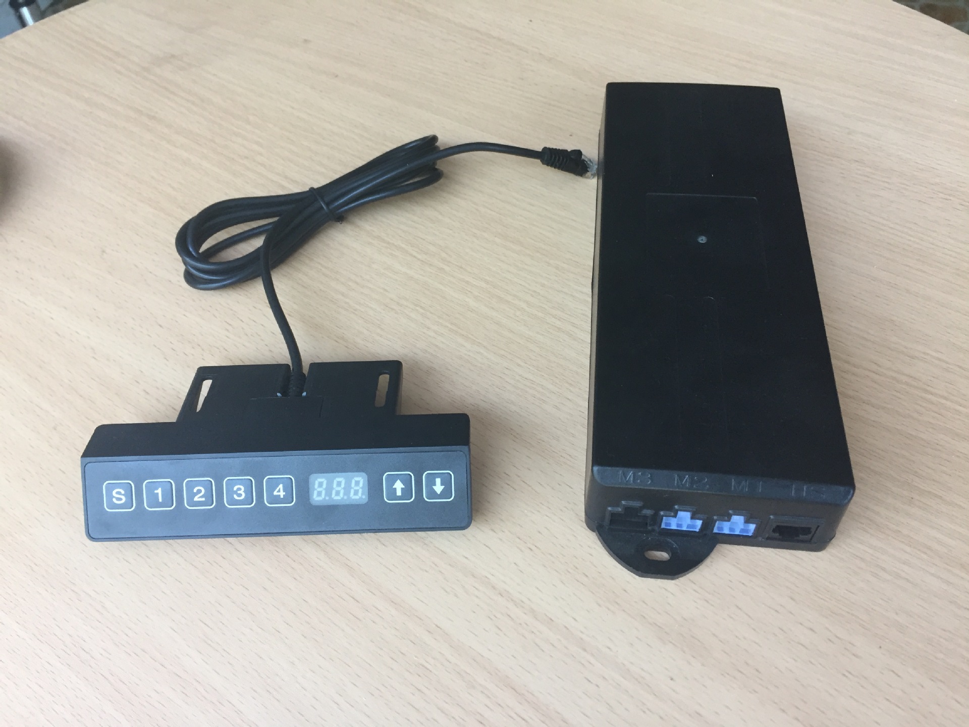 电动升降桌控制器