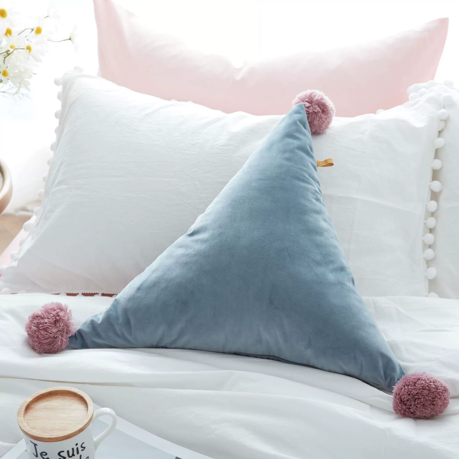 Ins explosion pillow pillow creative wool ball triangular pillow -containing sofa office solid color cushion