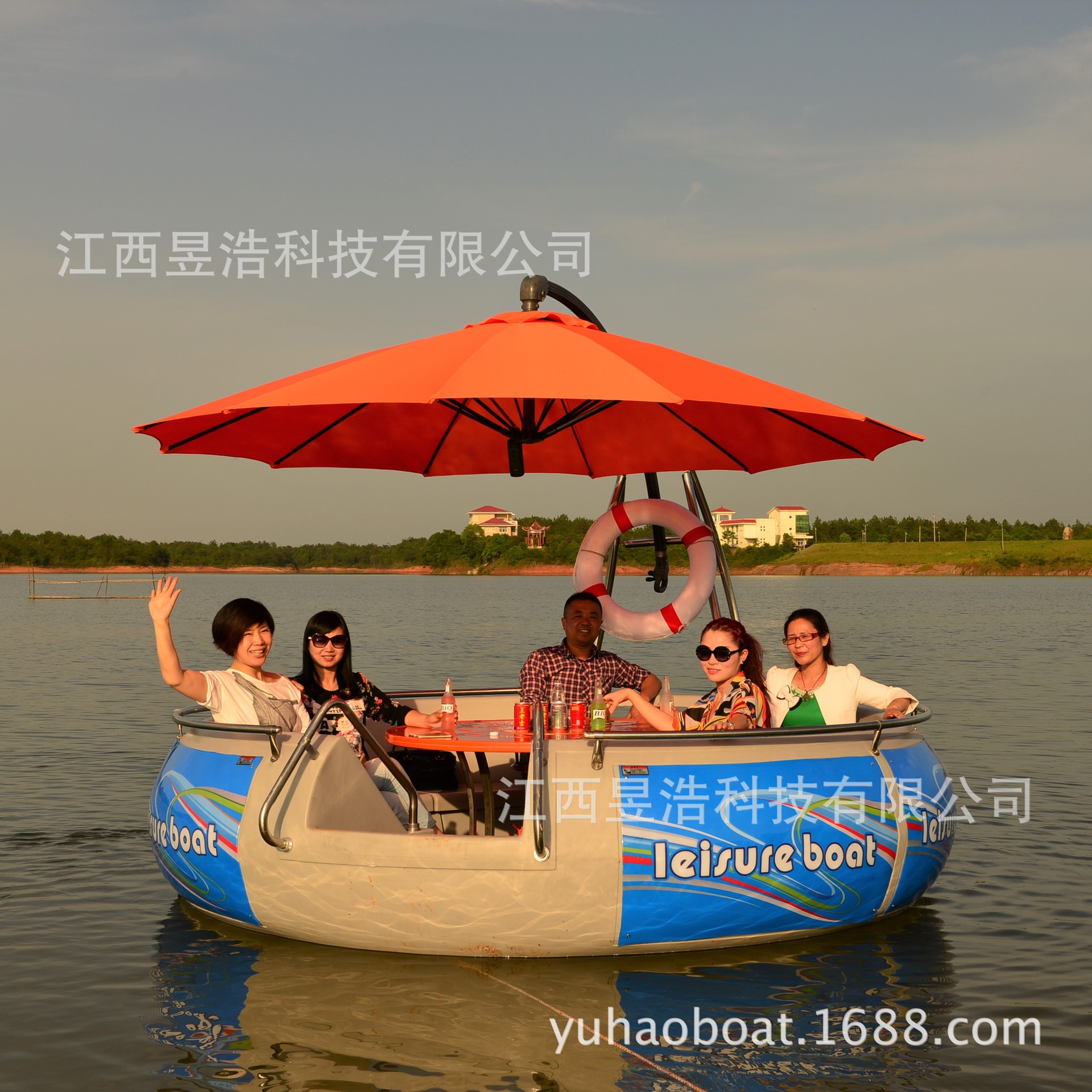 Manufactor Direct selling Aquatic BBQ barbecue Electric Pleasure boat circular Plastic boat Scenic spot Sightseeing boat