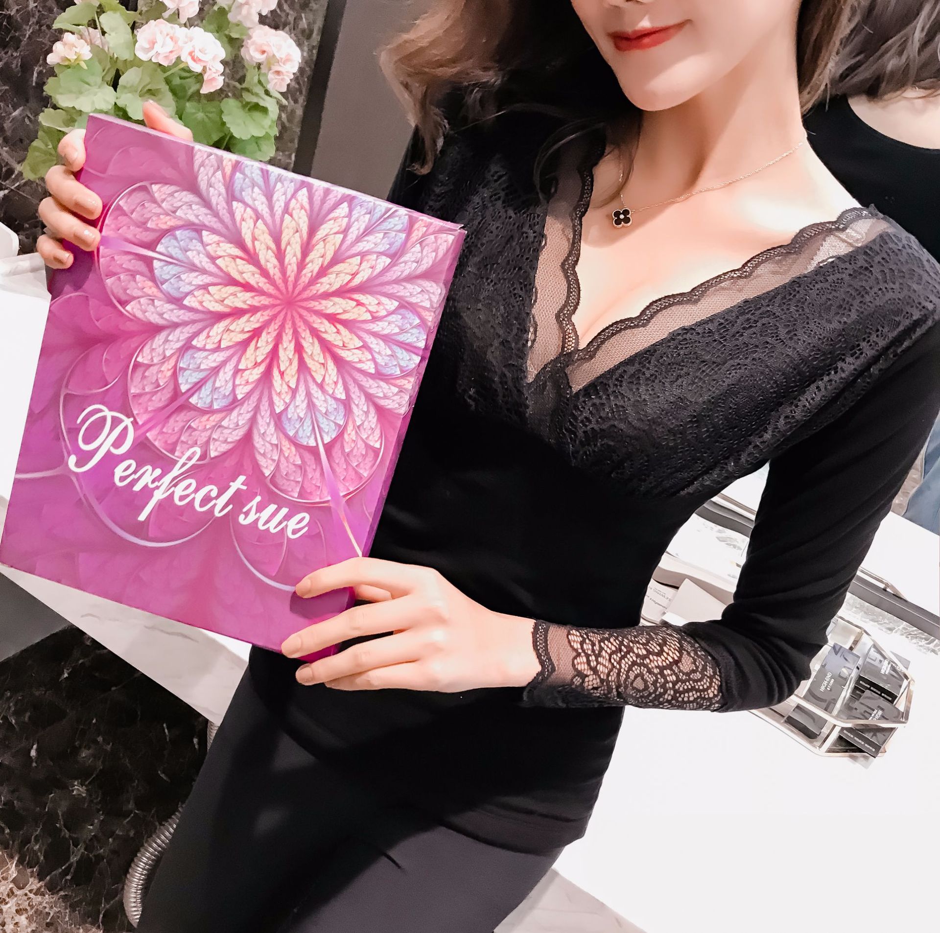 厂家直销冬季保暖紧身内衣加绒加厚v领女神衣蕾丝长袖保暖内衣女