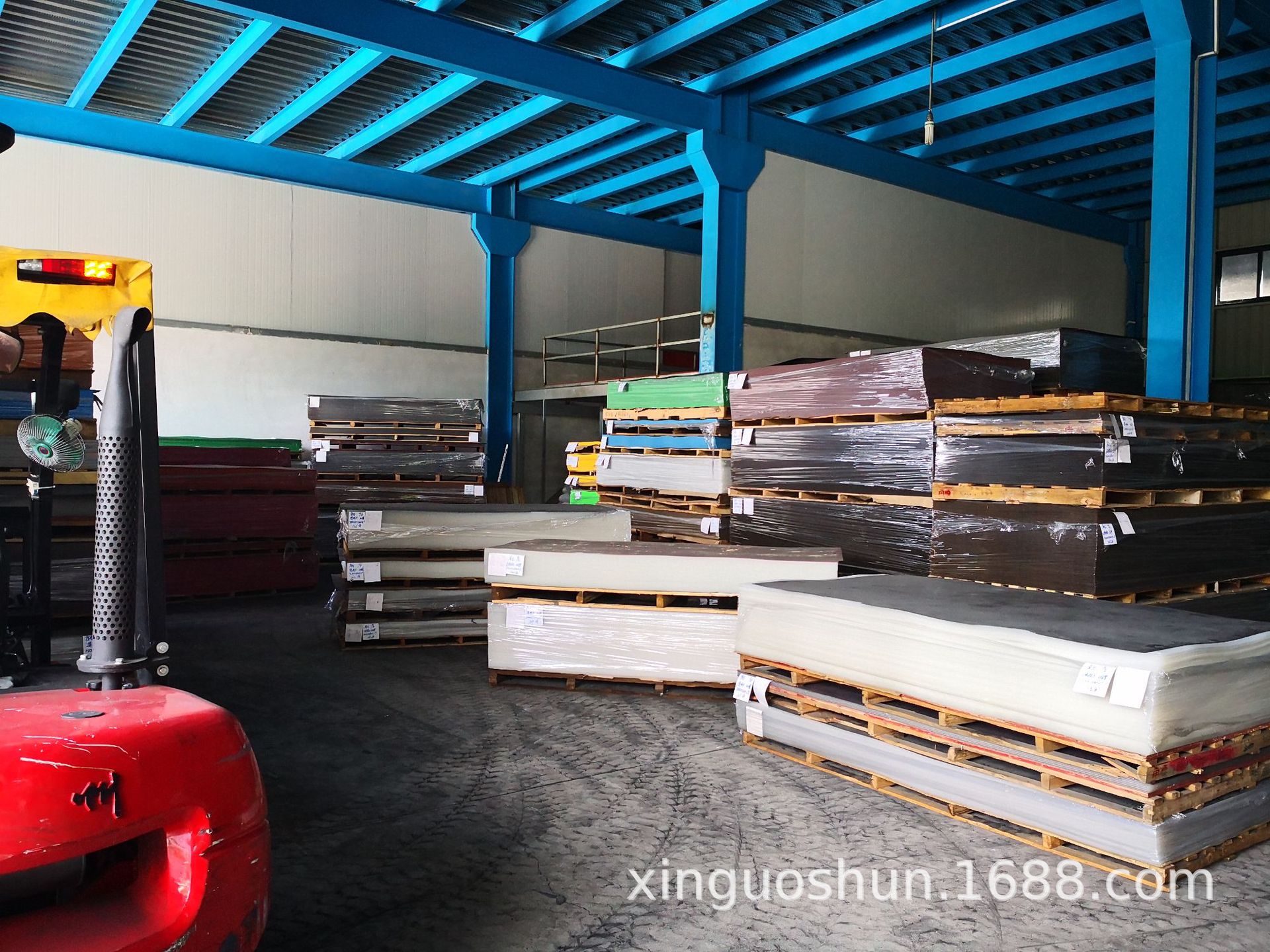 372挤出瓷白2.5mm*1220*2440用于广告字收纳盒有机玻璃制品工艺品