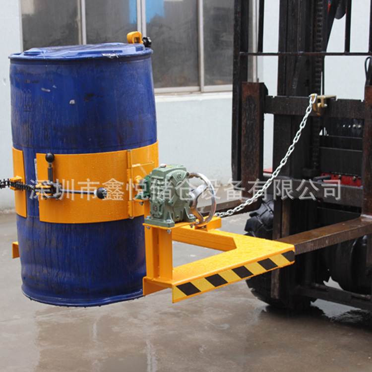 叉车专用倒桶机具 抱箍式手摇翻转倒桶夹具 油桶搬运夹