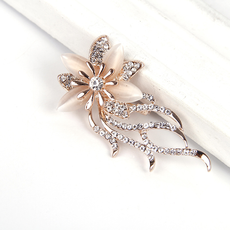 2018 Imitation Cat's Eye Alloy Bouquet Pin Fashion Women's Clothing Buckle Corsage Flower Brooch Accessories