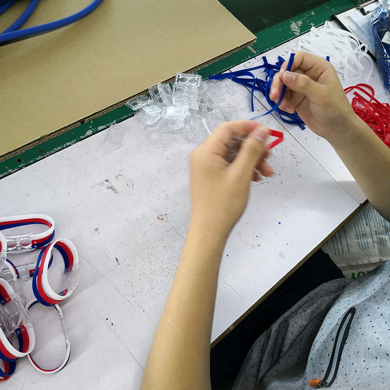 发光手环定制体育比赛活动演唱会荧光闪光手腕带酒吧蹦迪夜跑应援