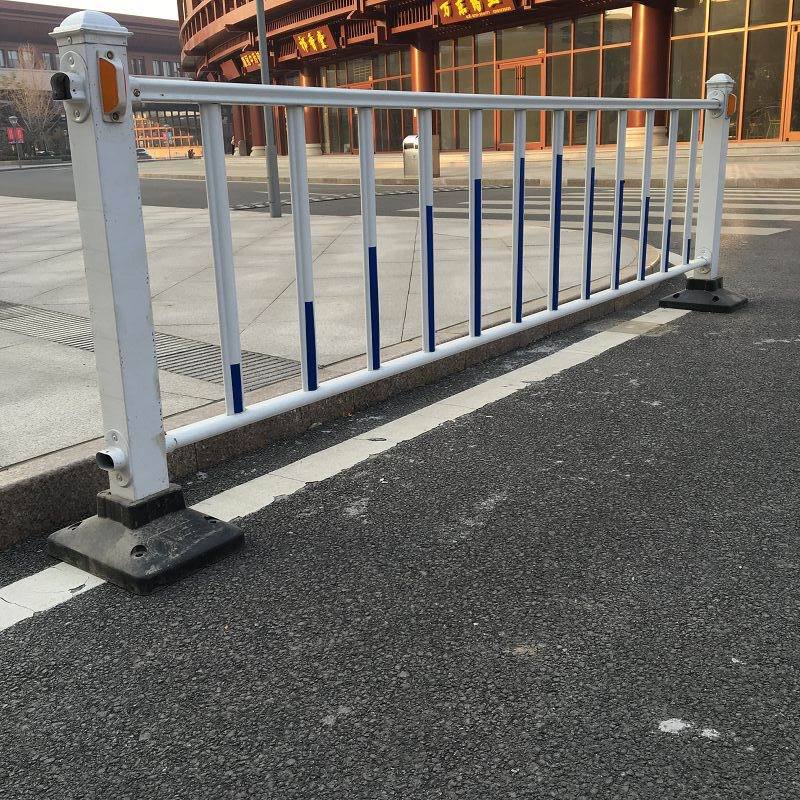 道路护栏锌钢城市道路隔离护栏人行道安全围栏市政机非道路护栏
