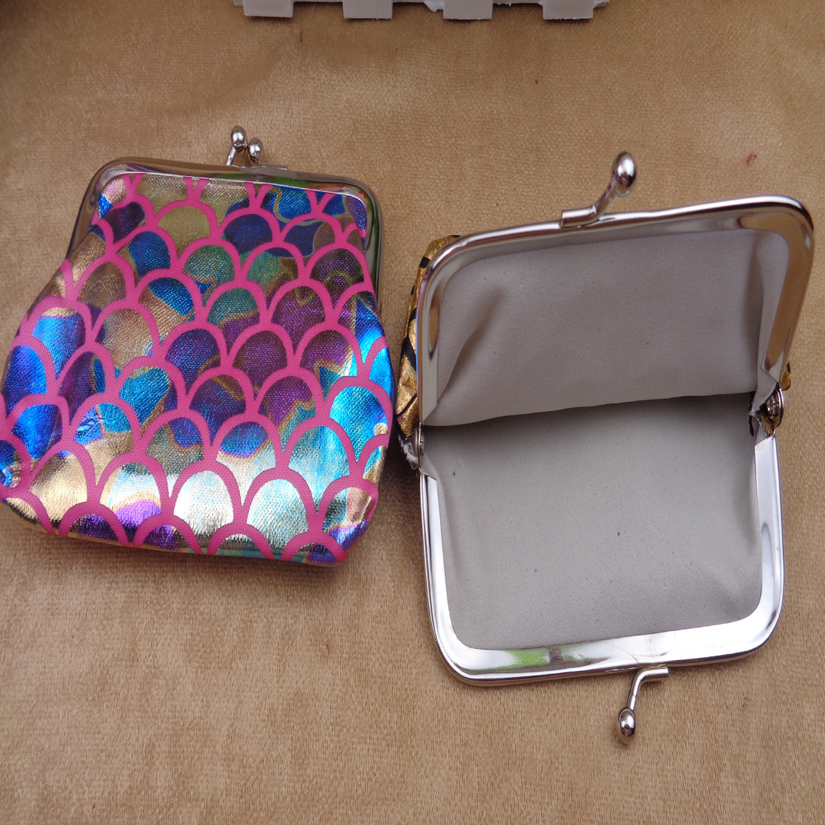 52g Weight Clasp Frame Closure Type Coin Purse Bags Type Casual, Daily Occasion PVC Material Fish Scales Pattern All Seasons Season Women's Gender Casual Style Shell Shape Women's Fish Scales PVC Clasp Frame Coin Purses 11