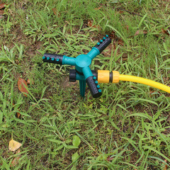 Plastic floor-mounted sprinkler head, garden irrigation sprinkler head, floor-mounted 360-degree rotating sprinkler sprinkler (can be connected in series)