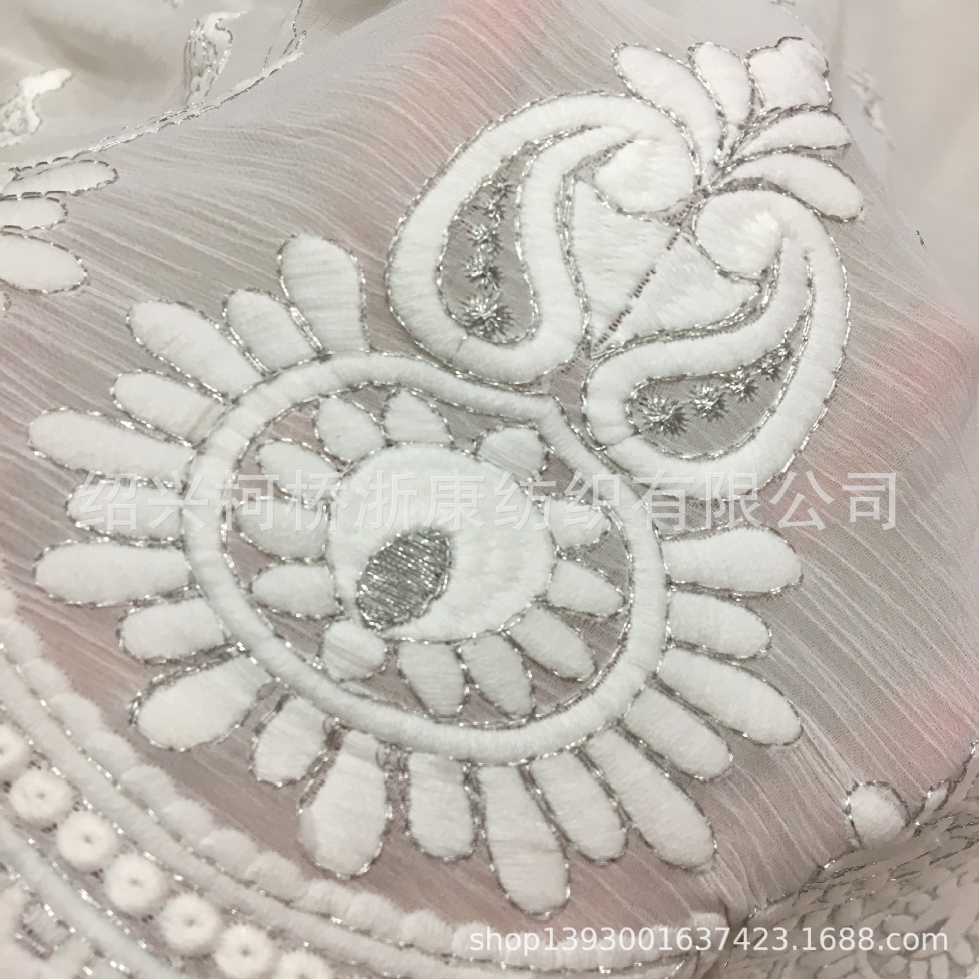 厂家直销现货 网纱刺绣蕾丝雪纺绣花布 高档女装连衣裙婚纱服面料
