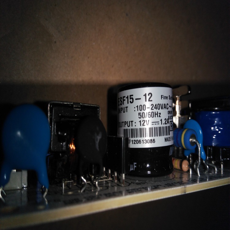 华仁电源 FINE SUNTRONIX  ESF15-12
