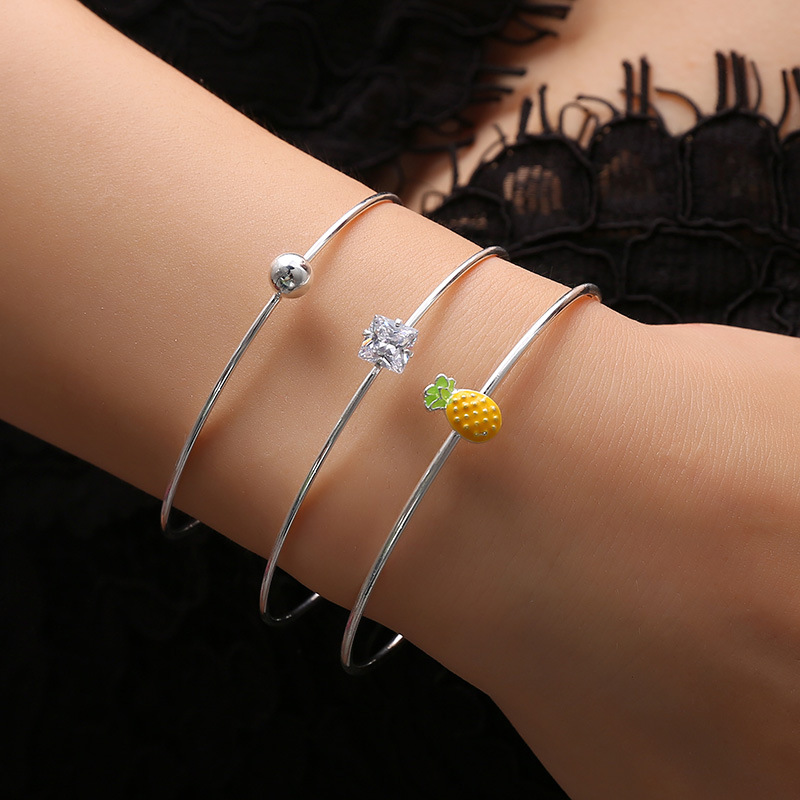 Fashion Simple Pineapple Diamond Bracelet Set display picture 6