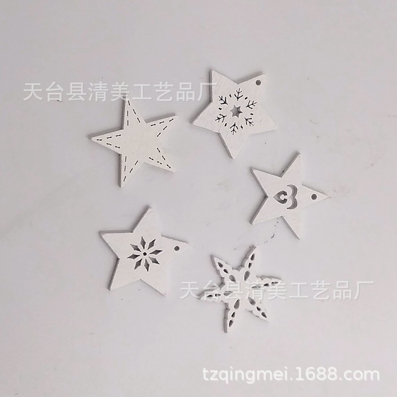 Artesanías navideñas de madera de bricolaje Dibujos animados pintados de fondo blanco Mezcla de Navidad 50 piezas en un paquete