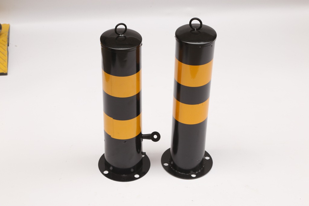 厂家铁立柱路桩 警示柱 防撞柱固定活动隔离柱 警示柱 现货可定制