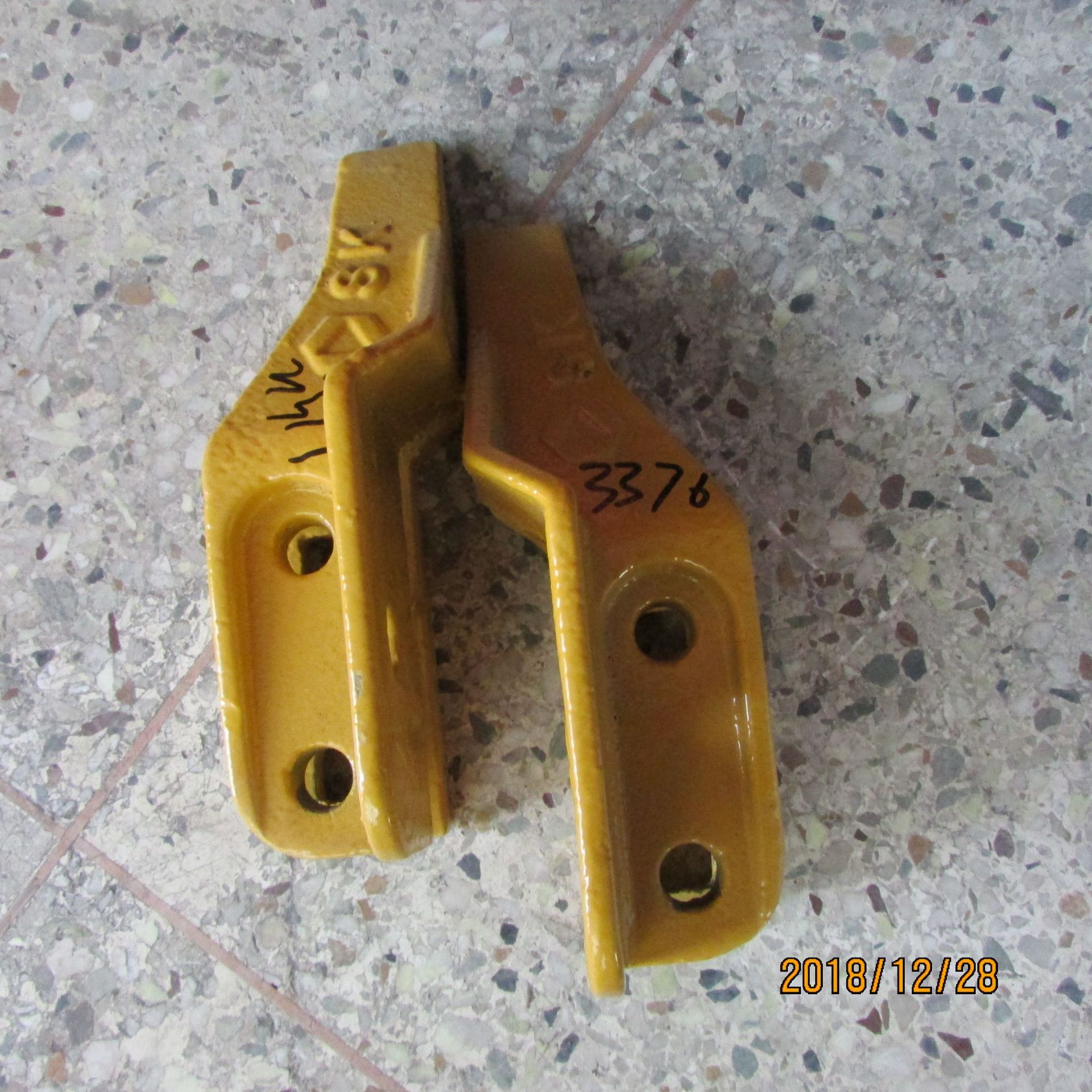 供应徐工LW180K装载机配件400403377 LW180K.30A-2右边齿