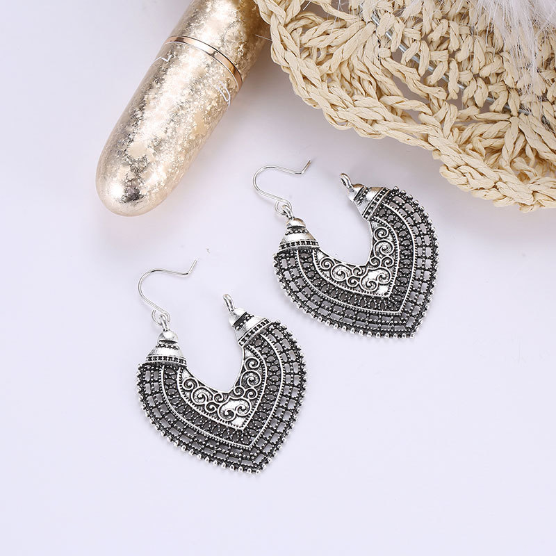Retro Heart Plating Alloy No Inlaid Earrings display picture 4