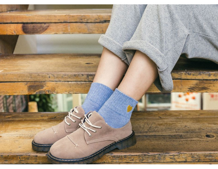 Calcetines nuevos de otoño e invierno con bordado de amor de hilo dorado, calcetines de algodón para mujer, calcetines de tubo medio bordados de entrepierna alta para mujer_voghion.com