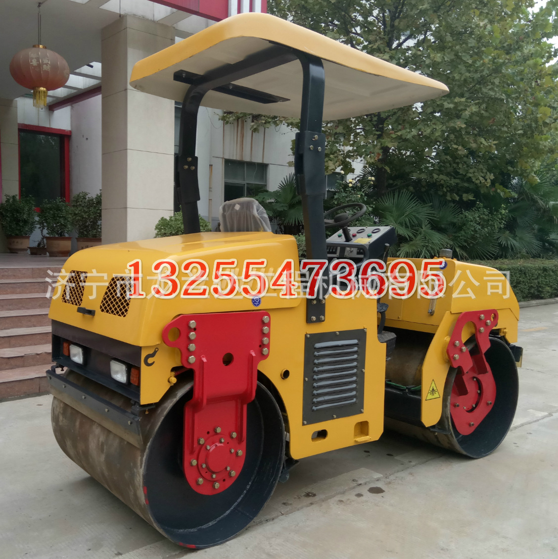 山东生产厂家供应双钢轮振动压路机