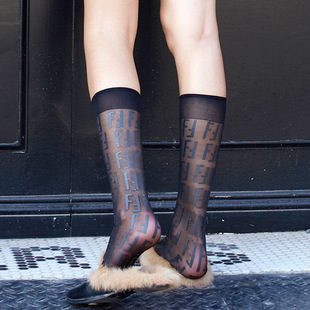 F��ĸ���ƺ�ɫ��ĸŮ���m�Ը������@�ݳ����Ứ�Bѝ�z�m��