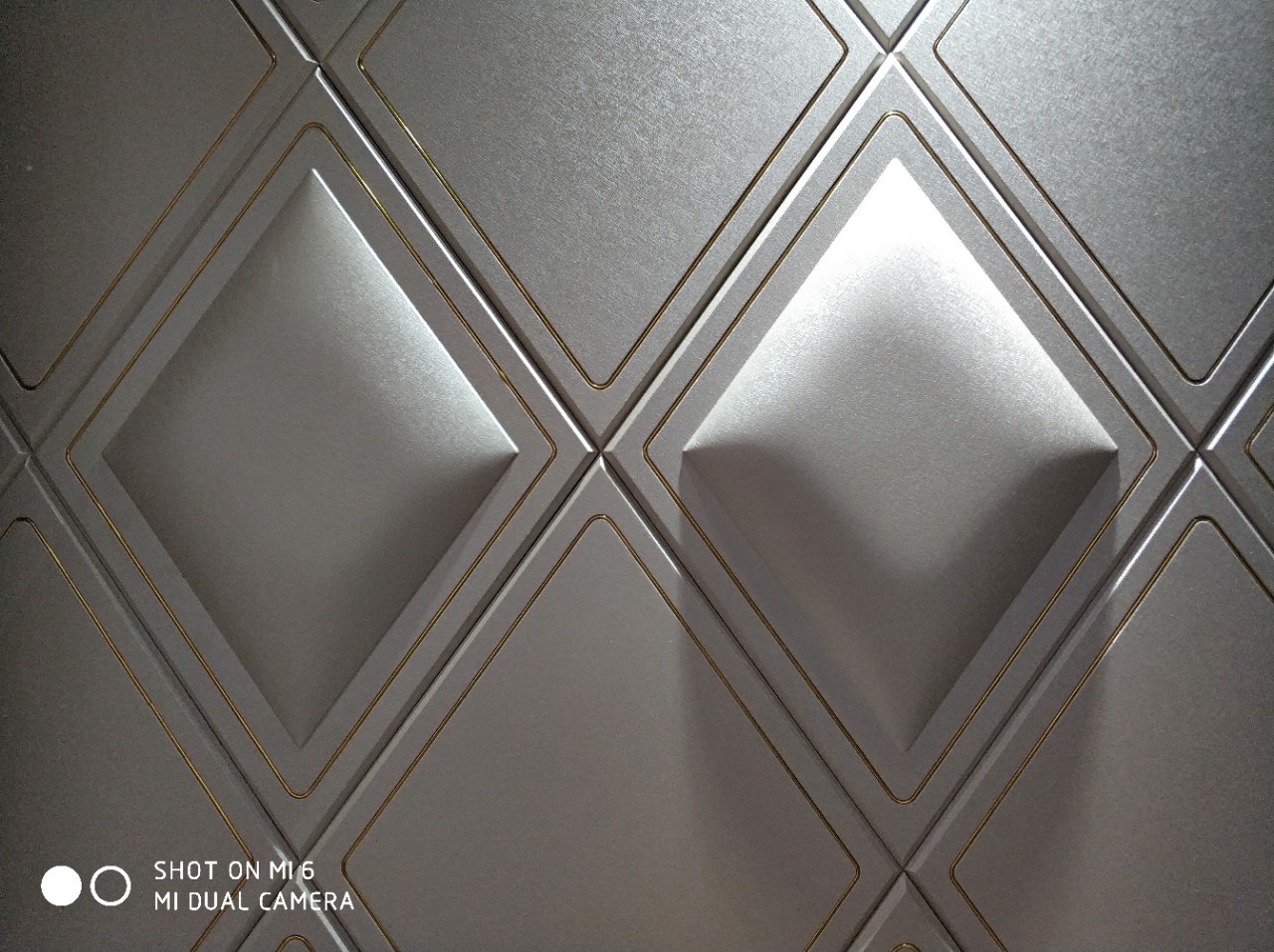 软硬结合背景墙 菱形加饰条|ms