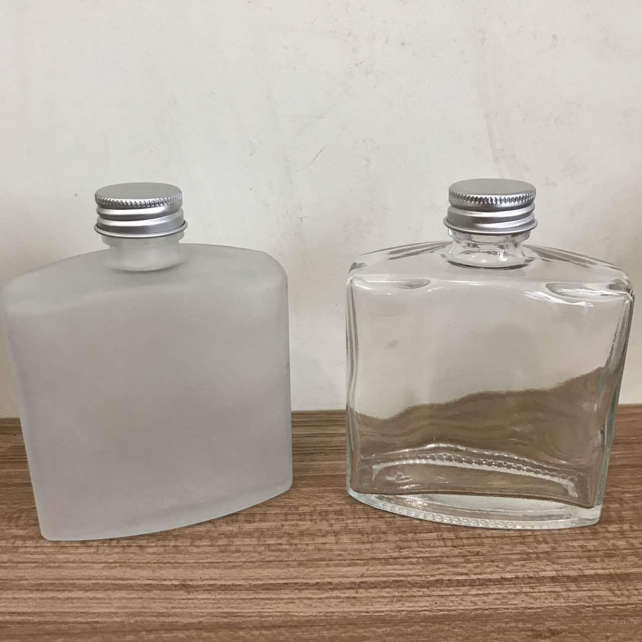 批发250ml扁方玻璃酒瓶 咖啡饮料瓶 半斤装酒瓶 透明铝盖白酒瓶