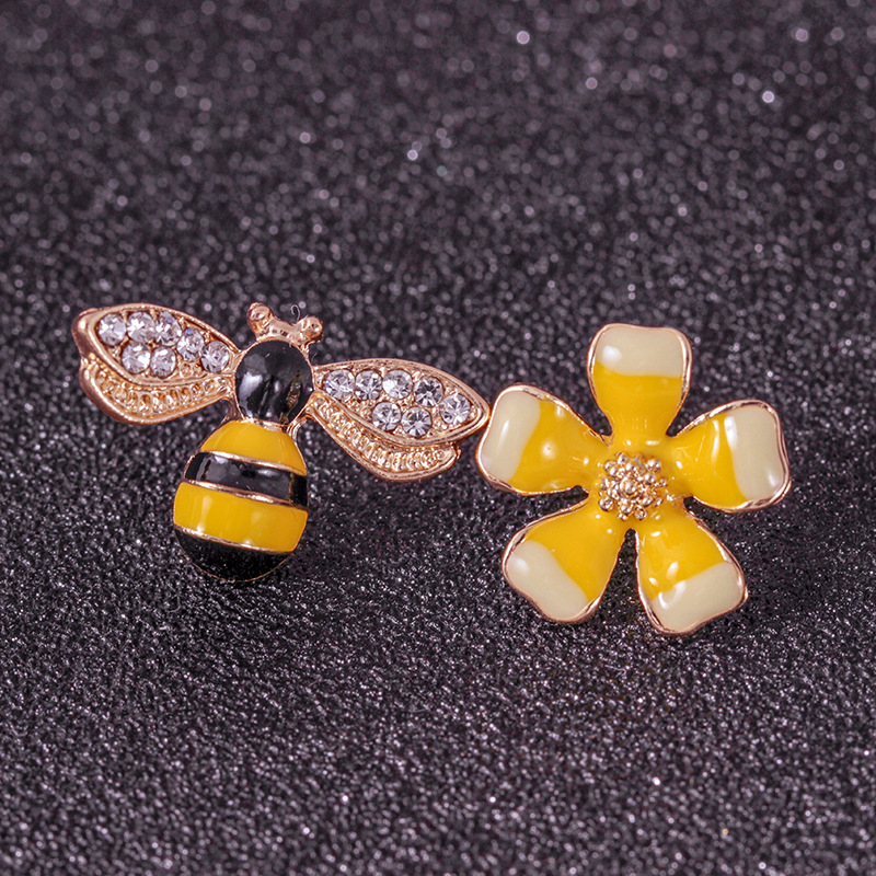 韩国东大门时尚甜美蜜蜂不对称耳钉花朵耳环画油镶钻耳环饰品批发