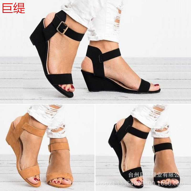 Women's Plus Size Buckle Sandals