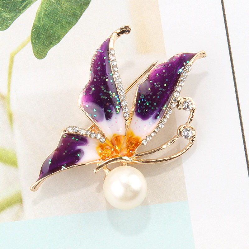 Retro Butterfly Rhinestone Dripping Pearl Brooch display picture 3