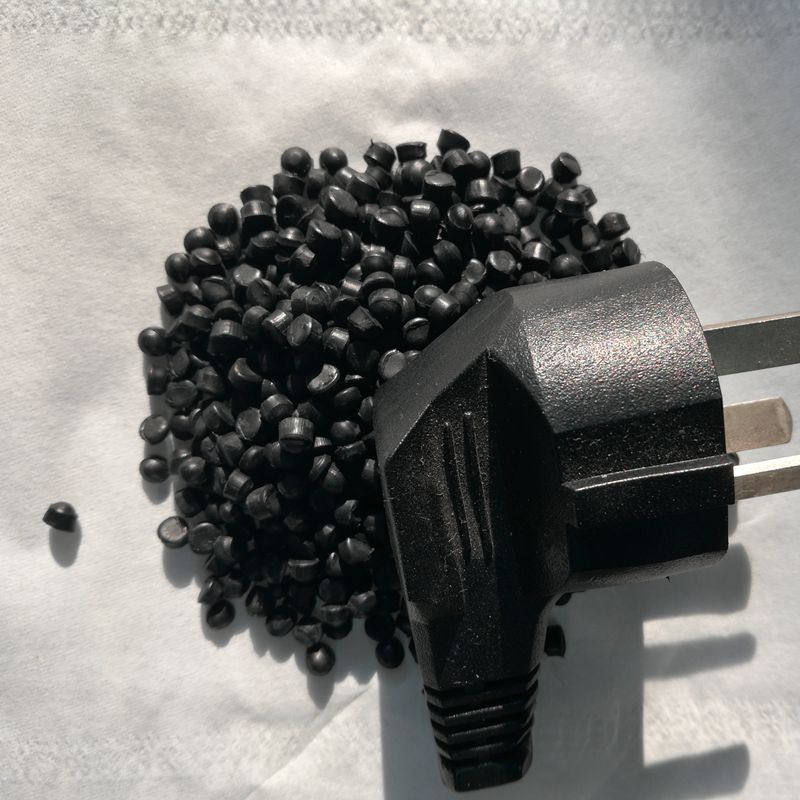 PVC黑色颗粒 自产J-90A黑色PVC插头料 注塑级PVC35P黑色粒子