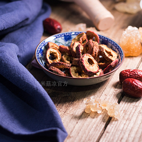 Dried Honeysuckle Fruit in Bulk for Brewing Tea, Red Berry Dried Honeysuckle Rings, Seedless Honeysuckle Pieces