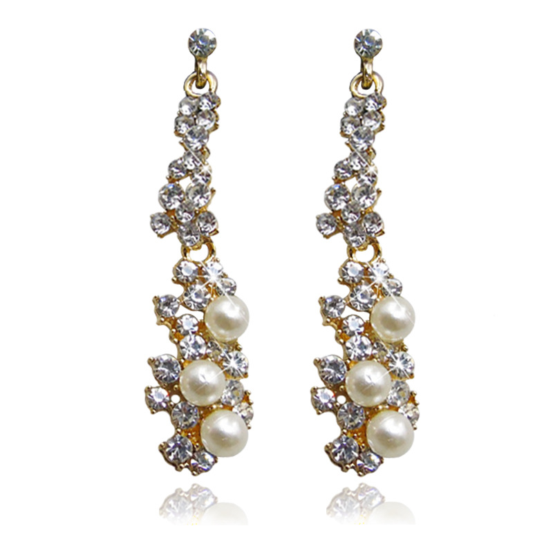 Long earrings from pearl