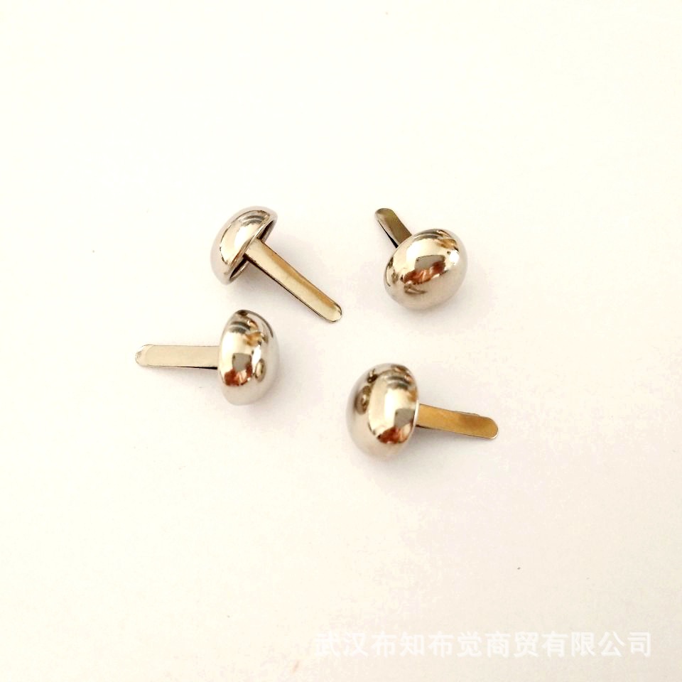 Clavo de dos pies de metal DIY accesorios de hardware de equipaje de cuero multicolor bolso opcional bolso pie clavo