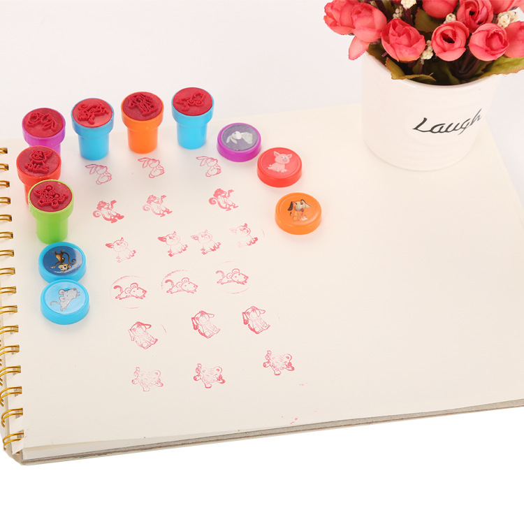 Zhang Qu nuevo animal de dibujos animados Zodiaco sello plástico 12 patrones traje