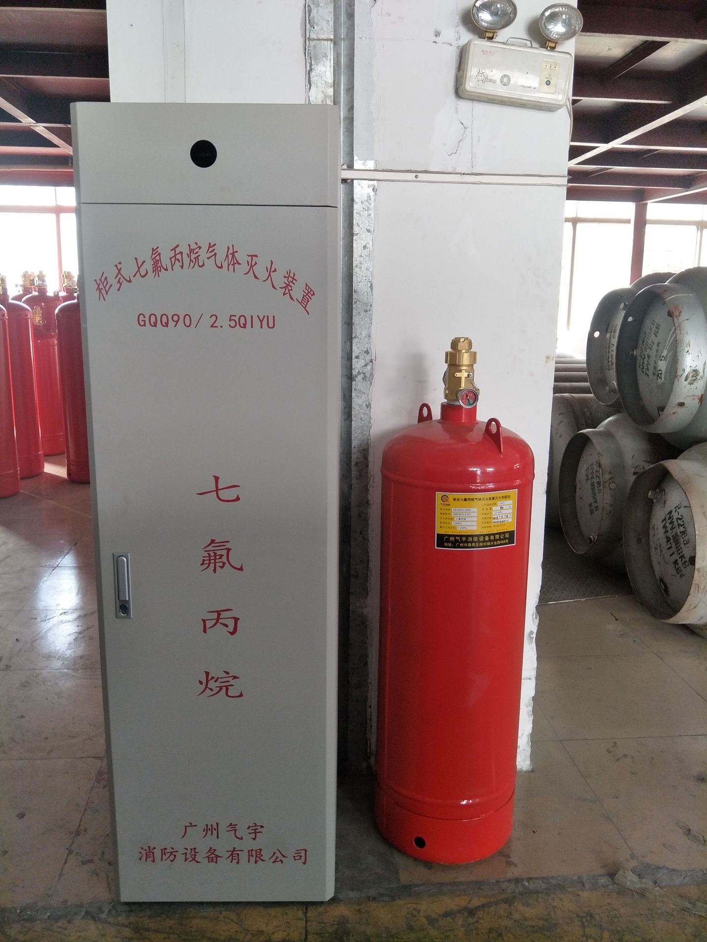 40/70/100/120/150/180L柜式七氟丙烷灭火装置，型号齐全！证件齐
