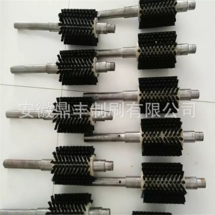 厂家供应各种毛刷辊 尼龙丝硬毛刷辊 黑色异形清洗刷辊可定滚刷