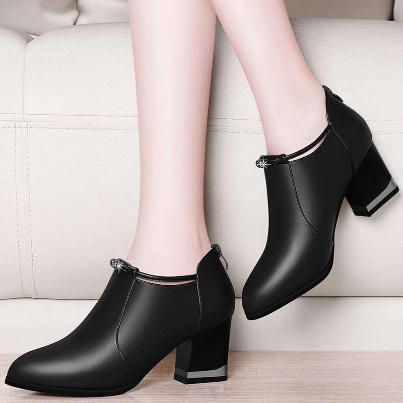 Heel heel 2018 new pattern Autumn High-heeled shoes Round Low shoe leisure time Single shoes Middle heel lady leather shoes