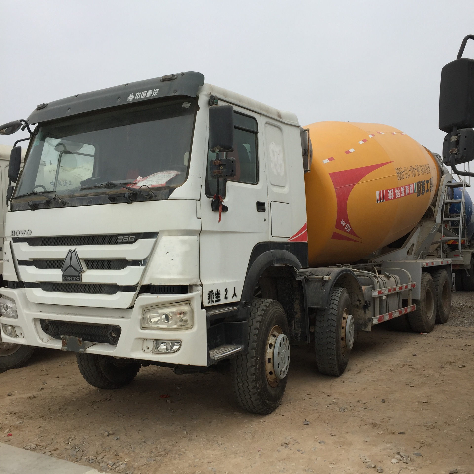 处理一批14年国四二手豪沃12方18方混凝土搅拌车 个人原装车