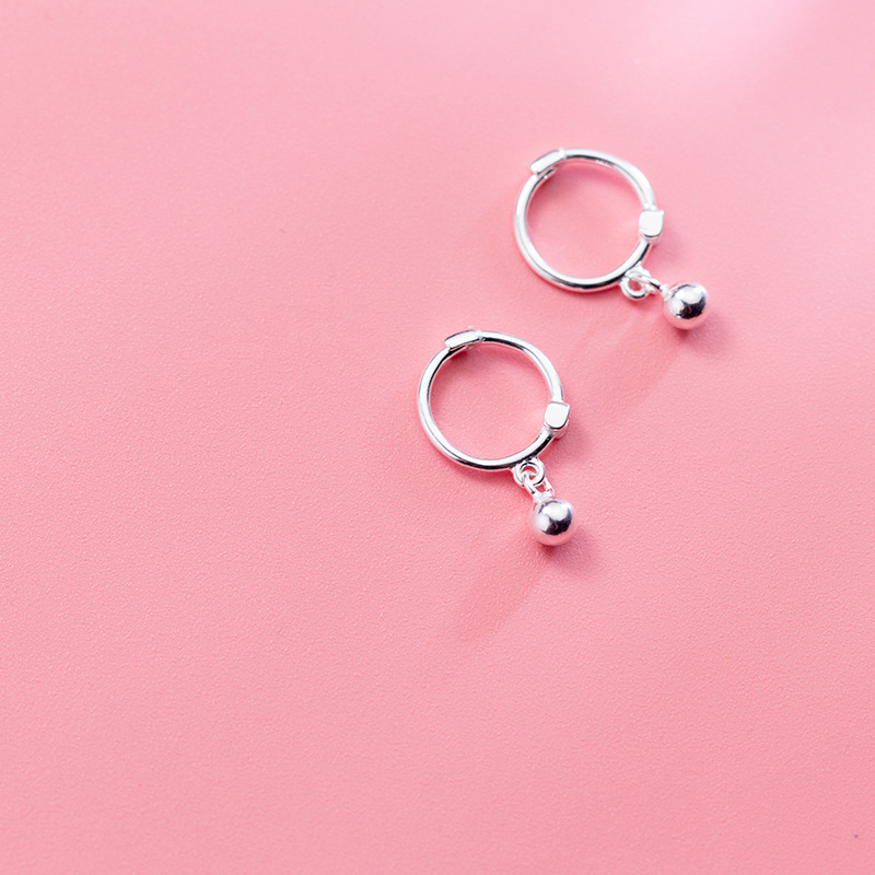 S925 botones de orejas de plata para mujeres coreanas simple pernos de orejas de bola de moda pernos de orejas de perlas pequeñas joyas de orejas E8527