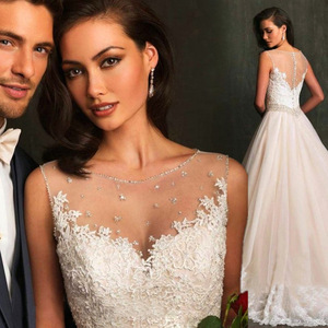 Princess Bride shoulder length small tail lace white wedding dress