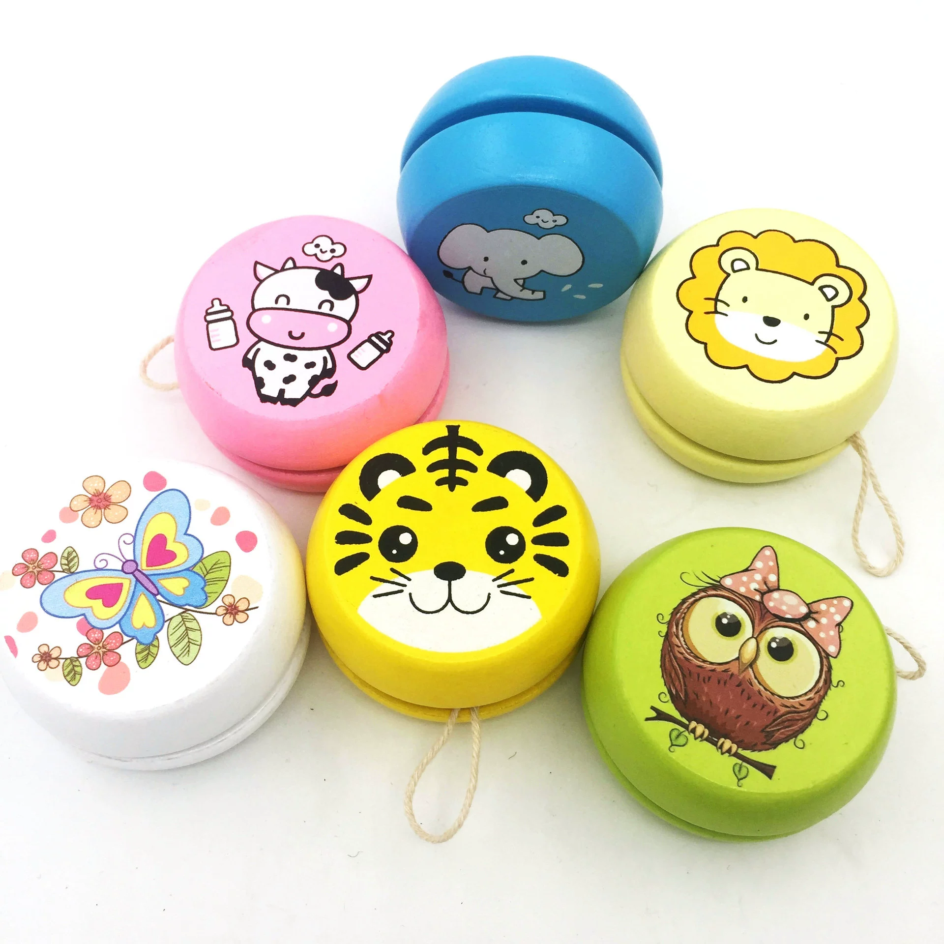 Wooden yoyo toy, 6 cm diameter, animal prints (lion, tiger, bee, butterfly), string control